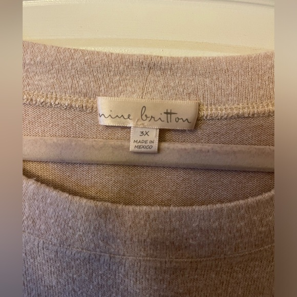 ‼️SOLD‼️ Nine Britton Plus Size Long Sleeved Top - Picture 4 of 4